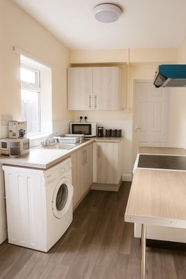 Room in a Shared House, Newcombe Road, B21 - Photo 1