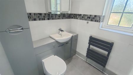 5 bedroom detached house to rent - Photo 5