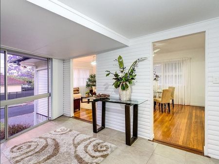 23 Newcastle Street, Fairfield QLD 4103 - House For Rent - $750 | Domain - Photo 2