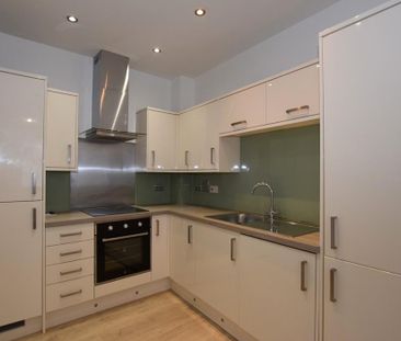 2 bedroom ground floor flat to rent - Photo 2