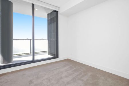 Luxury Two-Bedroom Residence with Panoramic District Views - Photo 3