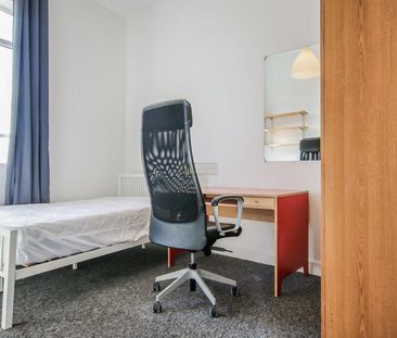 5 bedroom flat to rent - Photo 4