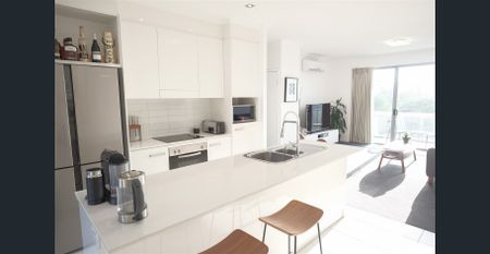 Mermaid Beach - Great location - Photo 5