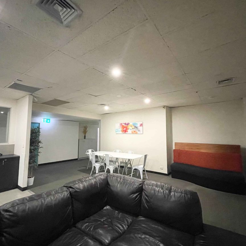 Room 19 (Non Ensuite) - Photo 1