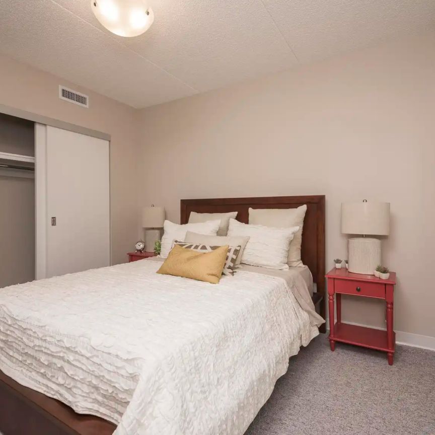 Downtown Commons — 2 bedrooms - Photo 1