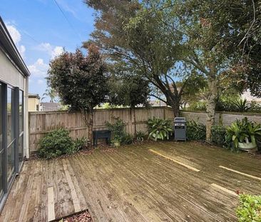 Two bedroom gem in Flat Bush! - Photo 6