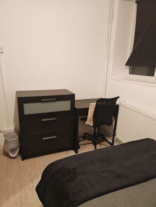 Room in a Shared House, Amberton Crescent, LS8 - Photo 1