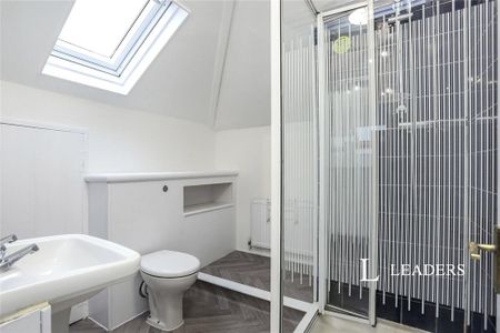 Studio to rent - Photo 3