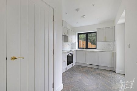 3 bedroom semi-detached house to rent - Photo 5