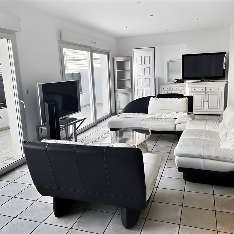 Location Maison 4 pièces 159m² CLERMONT FERRAND 63000 - Photo 1