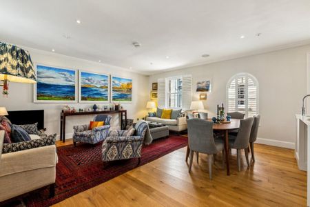 3 bedroom mews to rent - Photo 3