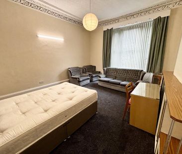 3 bedroom flat to rent - Photo 4