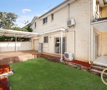 Renovated, Spacious -Townhouse in Prime Walk-To-Train Location !! - Photo 3