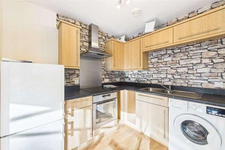 Coombe Way, Farnborough, Hampshire, GU14 - Photo 3