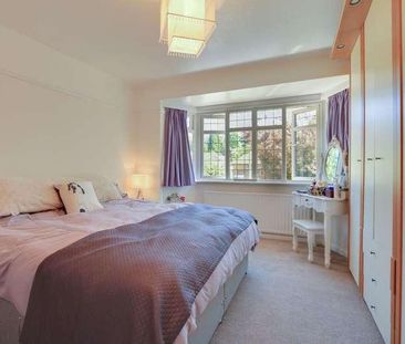 Claremount Gardens, Epsom, KT18 - Photo 3