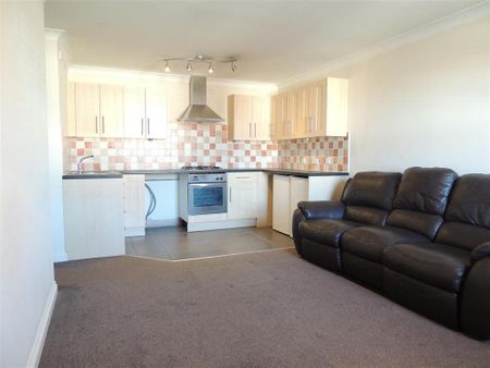 2 bedroom apartment to rent - Photo 4