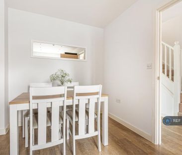 3 bedroom end of terrace house to rent - Photo 4