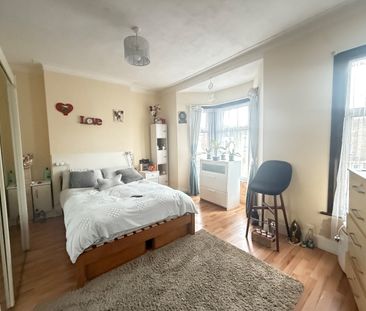 4 Bed Terraced House, Salisbury Road, E7 - Photo 5