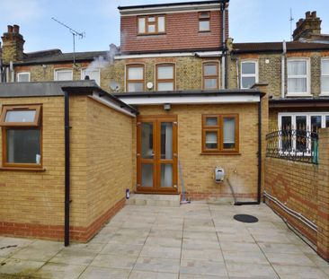 3 bedroom House To Let - Photo 5