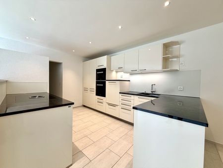Im Dorfzentrum, ruhig, modern und Altersgerecht - Photo 2