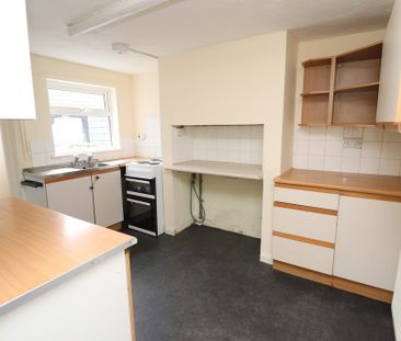 2 bedroom Mid Terraced House to let - Photo 5