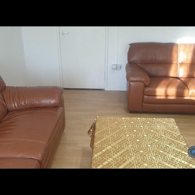 1 bedroom in a flat share to rent - Photo 1