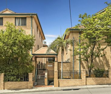 Split Level 2 Bedroom Unit! - Photo 3