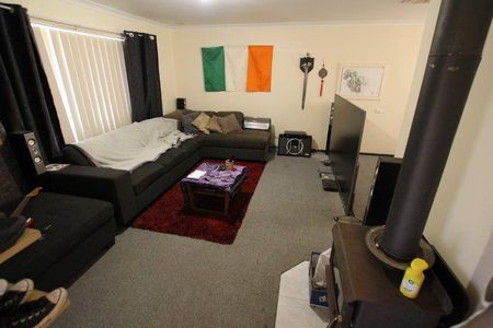 3x1 Home in Merredin - Photo 2