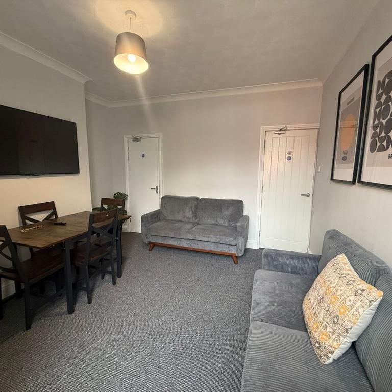 1 bedroom in a house share to rent - Photo 1