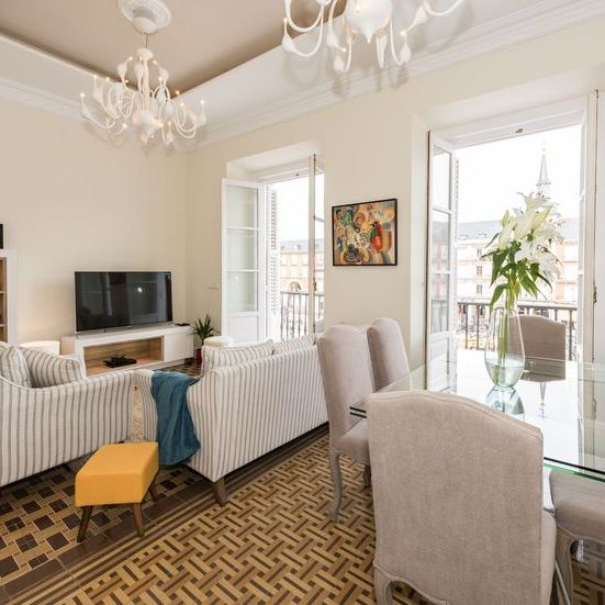 Alquiler de piso en Plaza Mayor - Photo 1