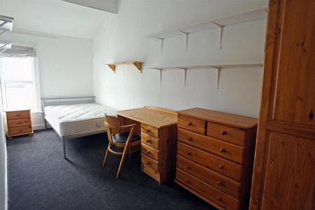 4 bedroom private hall to rent - Photo 4