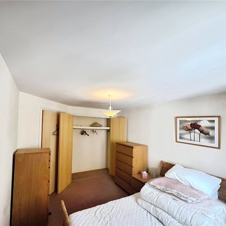 Tudor Way, Knaphill, Woking, Surrey, GU21 2UD - Photo 1