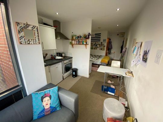 Studio to rent - Photo 1