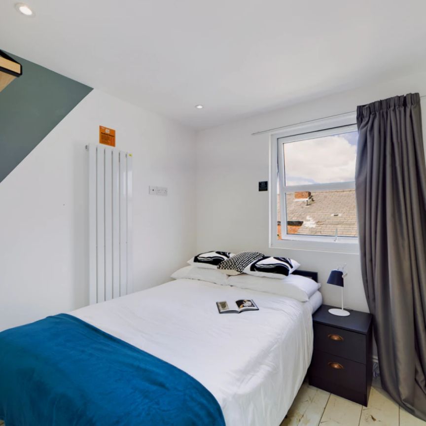 7 Bedroom House - Photo 1