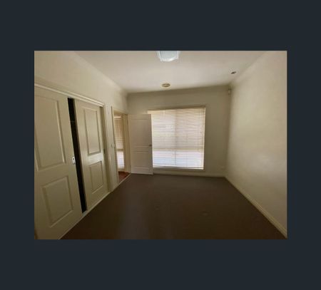 2/4 Warwick Place, Tullamarine, Vic 3043 - Photo 4