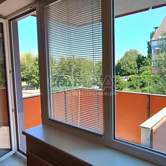 Pronájem bytu 2+kk/B, ul. Herlíkovická, Praha Kbely - Fotografie 1