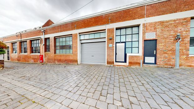 Warehouse Charm Meets City Convenience - Photo 1