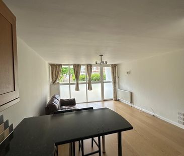 1 Bed Flat, Lambton Road, SW20 - Photo 2