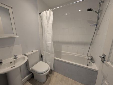 2 bedroom end of terrace house to rent - Photo 3