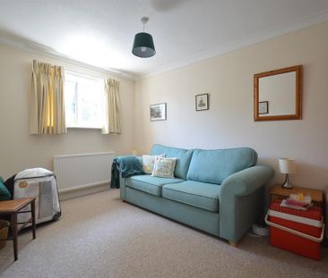 3 bedroom end of terrace house to rent - Photo 4