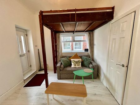 Studio to rent - Photo 2