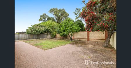 Well-Maintained Family Home in Prime Warnbro Location - Photo 4