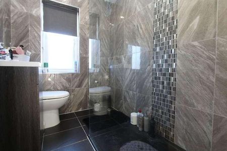 Regent Drive, Tividale, Oldbury, B69 - Photo 2