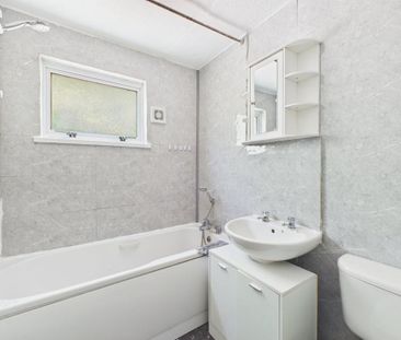 3 bedroom end of terrace house to rent - Photo 5