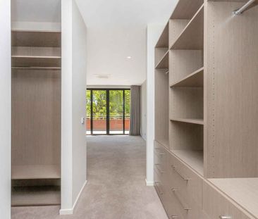 North Oriented Luxury Home with Dream Wardrobes - Photo 3