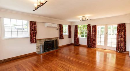 This beautifully elevated property perfectly positioned for all-day sun is available for rent Now - Photo 3