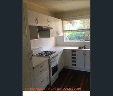 Neat, Comfortable & Ready to Move Into 3 bedroom house - Photo 5