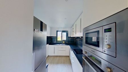 Location Appartement 4 pièces 82m² - Photo 2