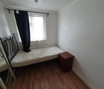 1 bedroom in a house share to rent - Photo 3