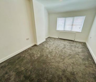 3 bedroom end of terrace house to rent - Photo 2